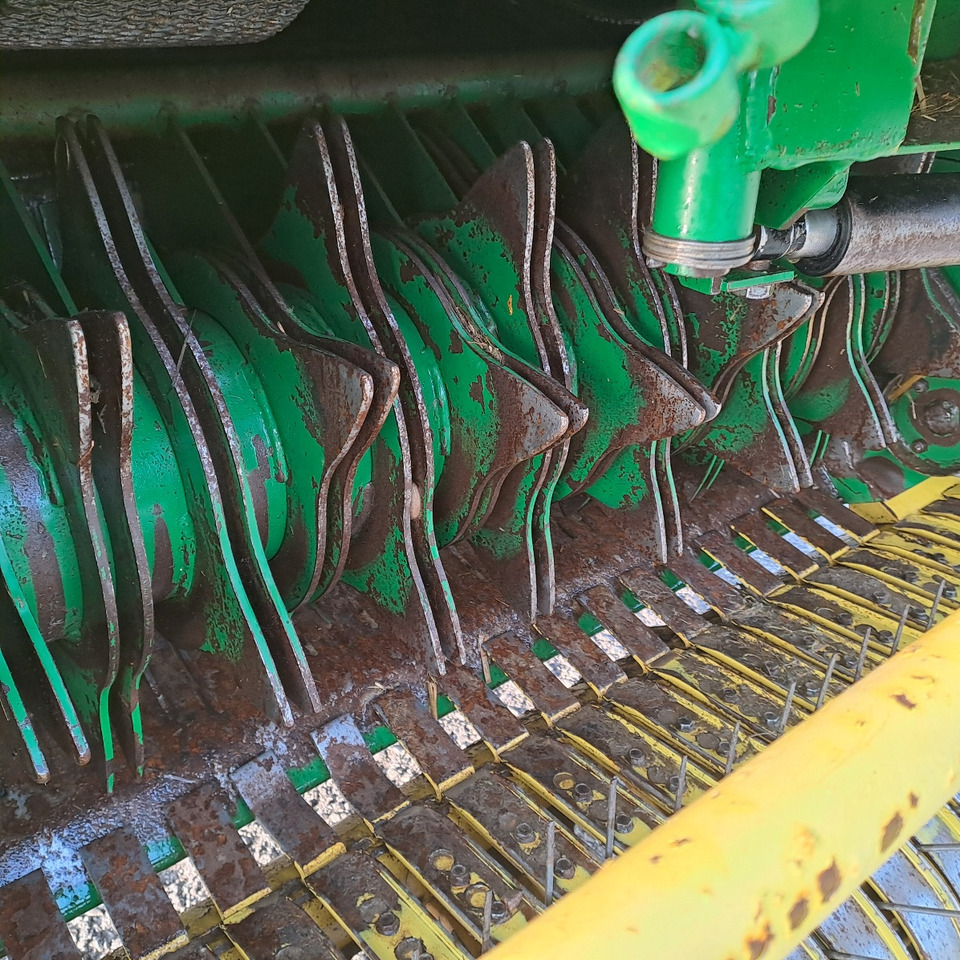 ROTOPRESSA JOHN DEERE 592 - Lis na válcové balíky: obrázek 4 ROTOPRESSA JOHN DEERE 592 - Lis na válcové balíky: obrázek 4