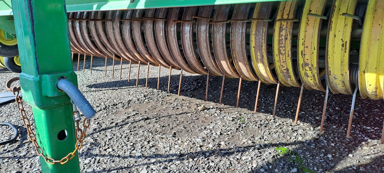 ROTOPRESSA JOHN DEERE 960 - ASTA AGRIBERTOCCHI - Lis na válcové balíky: obrázek 3 ROTOPRESSA JOHN DEERE 960 - ASTA AGRIBERTOCCHI - Lis na válcové balíky: obrázek 3