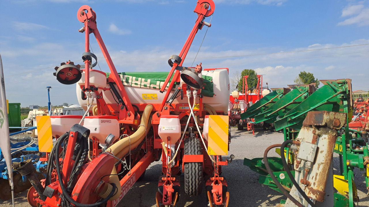 SEMINATRICE DI PRECISIONE GASPARDO RENATA 8 ROWS - Přesný secí stroj: obrázek 2 SEMINATRICE DI PRECISIONE GASPARDO RENATA 8 ROWS - Přesný secí stroj: obrázek 2