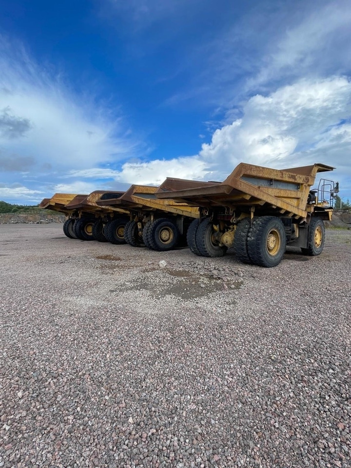 Komatsu HD 465-7E0, 2x HD 405-6, total 3 pcs - Pevný dempr: obrázek 2 Komatsu HD 465-7E0, 2x HD 405-6, total 3 pcs - Pevný dempr: obrázek 2