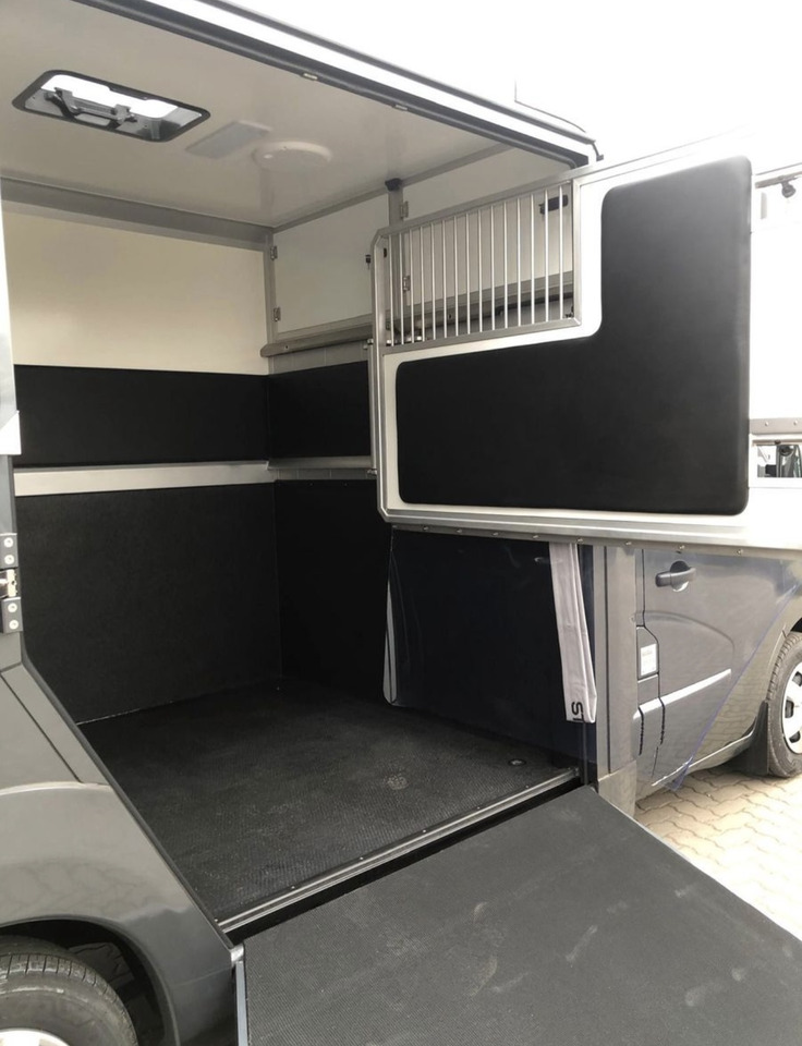 RENAULT Master - Auto na přepravu koní: obrázek 5 RENAULT Master - Auto na přepravu koní: obrázek 5