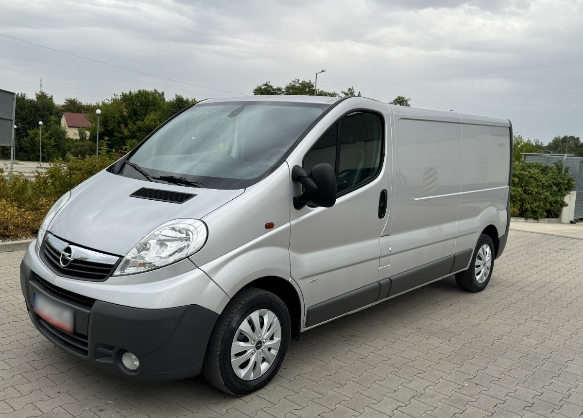 Opel Vivaro 2.0 DCI 115KM 2013 Rok SERWISOWANY Bezwypadkowy Super Stan - Furgon: obrázek 1 Opel Vivaro 2.0 DCI 115KM 2013 Rok SERWISOWANY Bezwypadkowy Super Stan - Furgon: obrázek 1