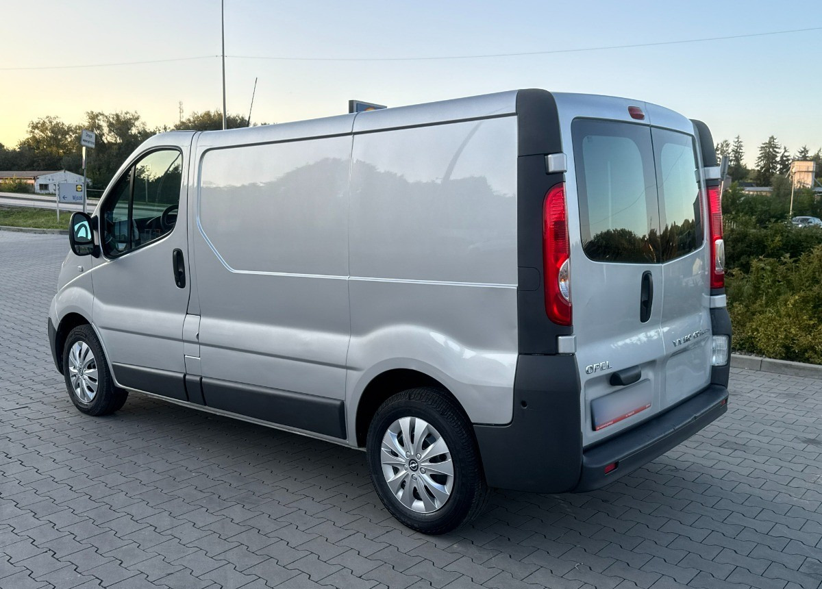 Opel Vivaro 2.0 DCI 115KM 2014 Rok Klimatyzacja Nawigacja BEZWYPADKOWY - Furgon: obrázek 2 Opel Vivaro 2.0 DCI 115KM 2014 Rok Klimatyzacja Nawigacja BEZWYPADKOWY - Furgon: obrázek 2