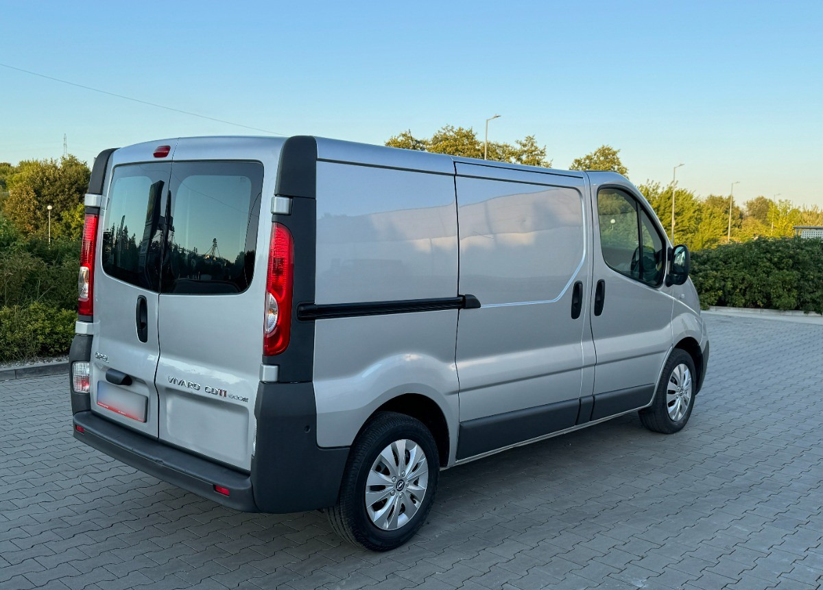 Opel Vivaro 2.0 DCI 115KM 2014 Rok Klimatyzacja Nawigacja BEZWYPADKOWY - Furgon: obrázek 4 Opel Vivaro 2.0 DCI 115KM 2014 Rok Klimatyzacja Nawigacja BEZWYPADKOWY - Furgon: obrázek 4