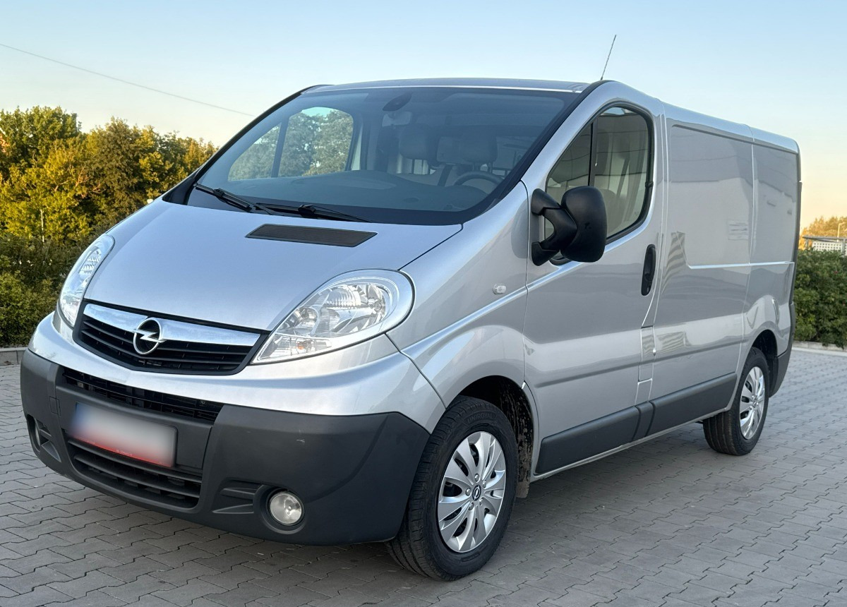 Opel Vivaro 2.0 DCI 115KM 2014 Rok Klimatyzacja Nawigacja BEZWYPADKOWY - Furgon: obrázek 1 Opel Vivaro 2.0 DCI 115KM 2014 Rok Klimatyzacja Nawigacja BEZWYPADKOWY - Furgon: obrázek 1