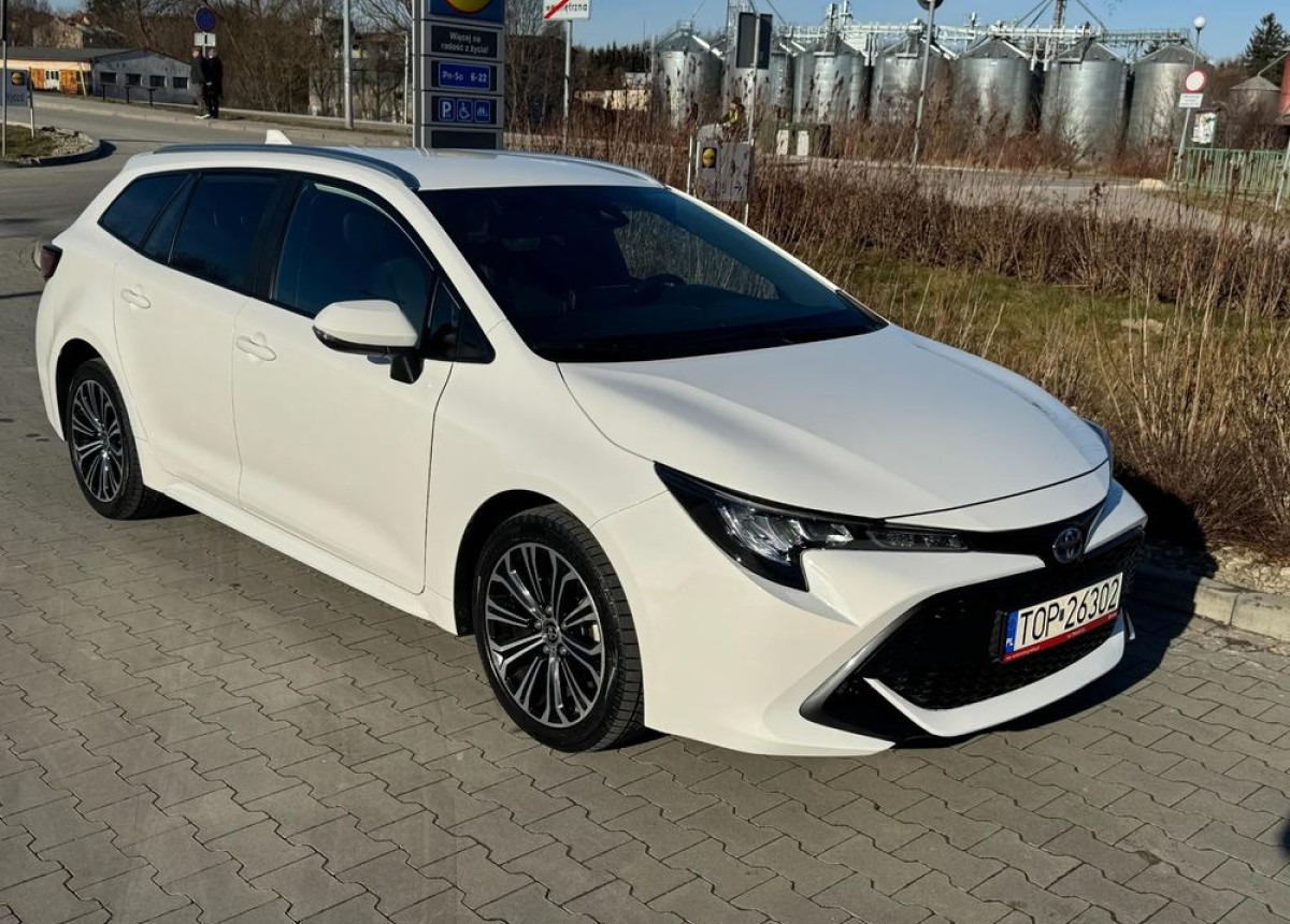 Toyota Corolla 1.8 Hybrid Active Niski przebieg LED FV23 W SUPER STANIE - Osobní auto: obrázek 1 Toyota Corolla 1.8 Hybrid Active Niski przebieg LED FV23 W SUPER STANIE - Osobní auto: obrázek 1