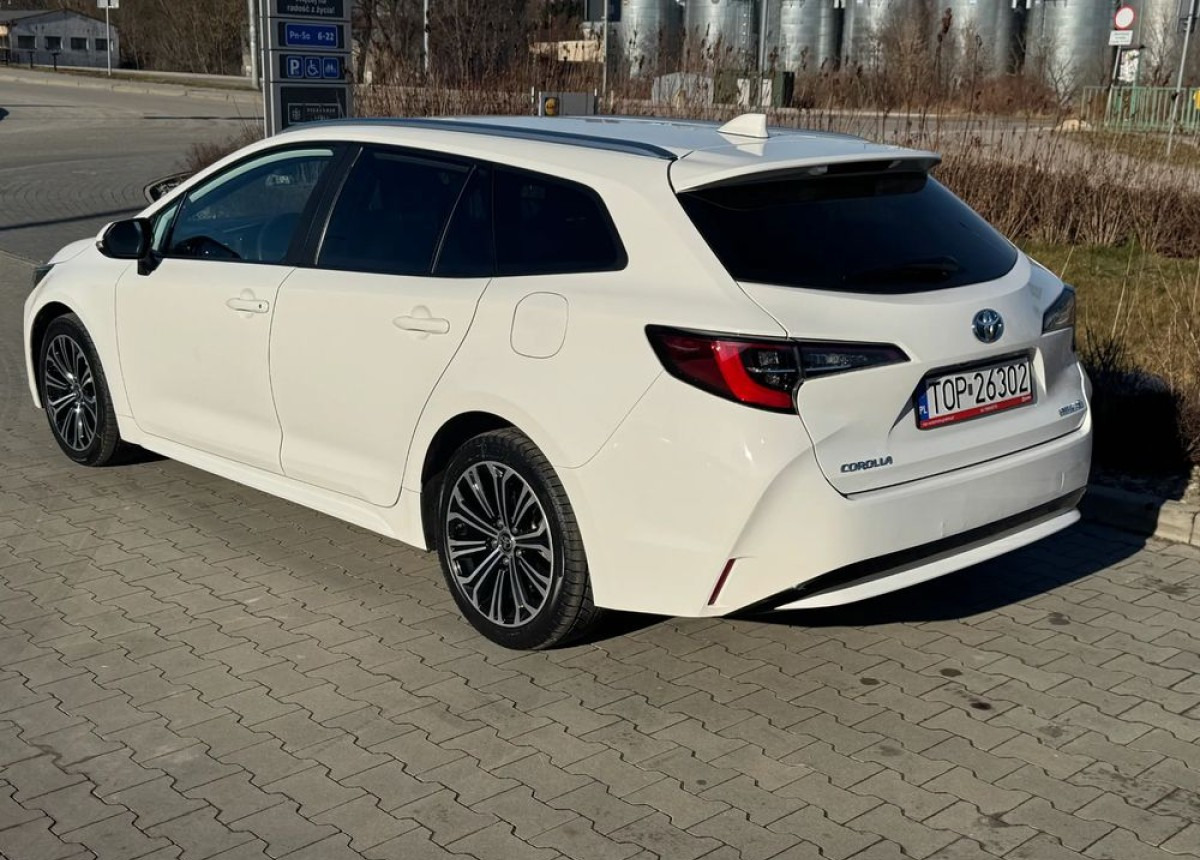 Toyota Corolla 1.8 Hybrid Active Niski przebieg LED FV23 W SUPER STANIE - Osobní auto: obrázek 4 Toyota Corolla 1.8 Hybrid Active Niski przebieg LED FV23 W SUPER STANIE - Osobní auto: obrázek 4