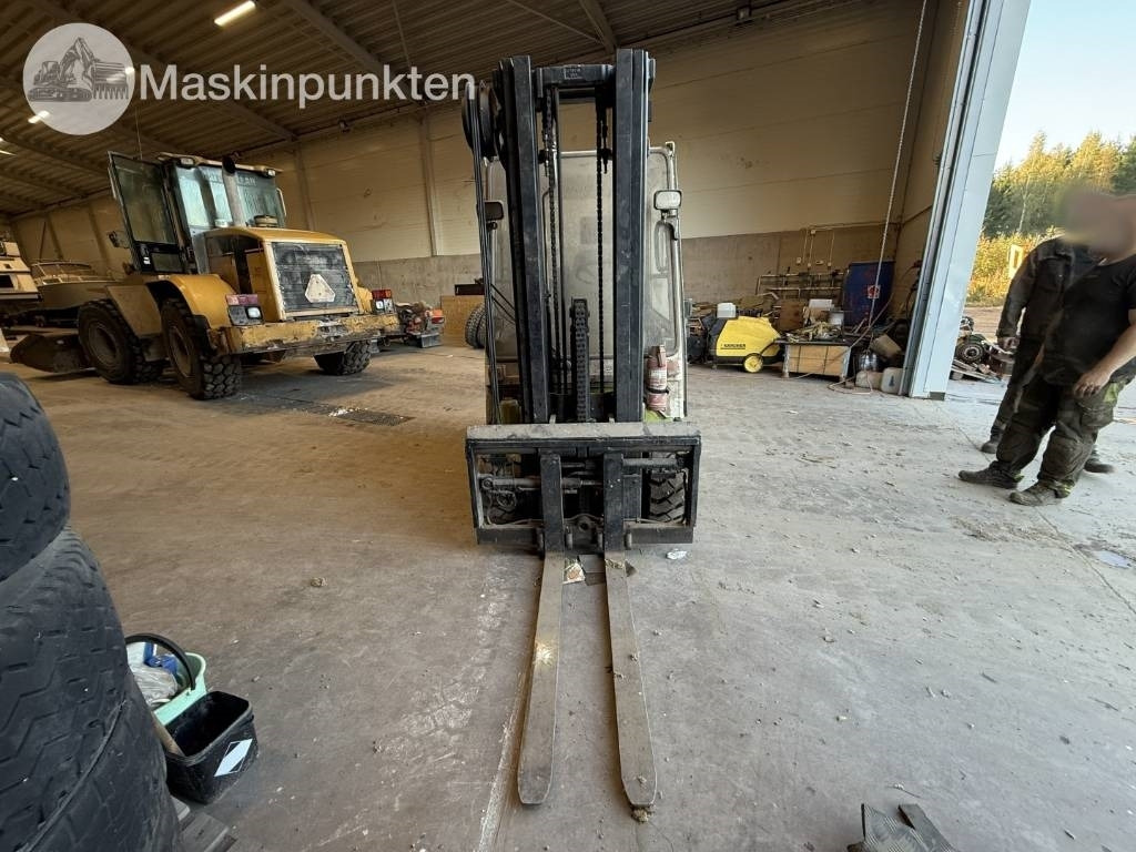 Clark CEM 25  - Dieselový vysokozdvižný vozík: obrázek 3 Clark CEM 25  - Dieselový vysokozdvižný vozík: obrázek 3