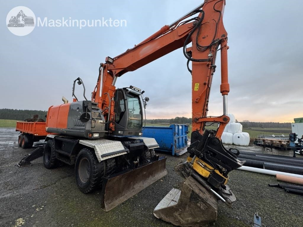 Hitachi ZX 140 W-3 Med vagn och redskap! - Kolesové rýpadlo: obrázek 4 Hitachi ZX 140 W-3 Med vagn och redskap! - Kolesové rýpadlo: obrázek 4