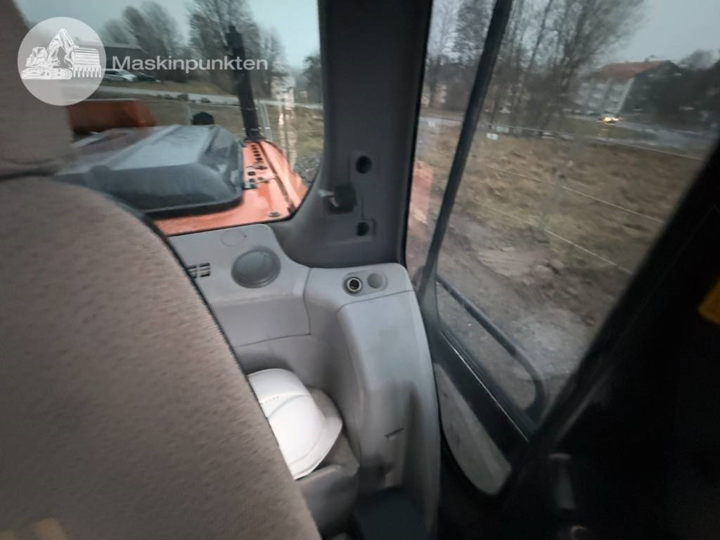 Kolesové rýpadlo Hitachi ZX 170 W-5 B: obrázek 30
