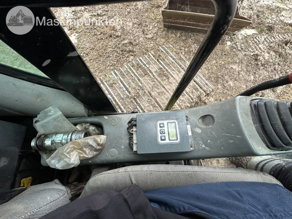 Pásové rýpadlo JCB JS 220 LC: obrázek 20