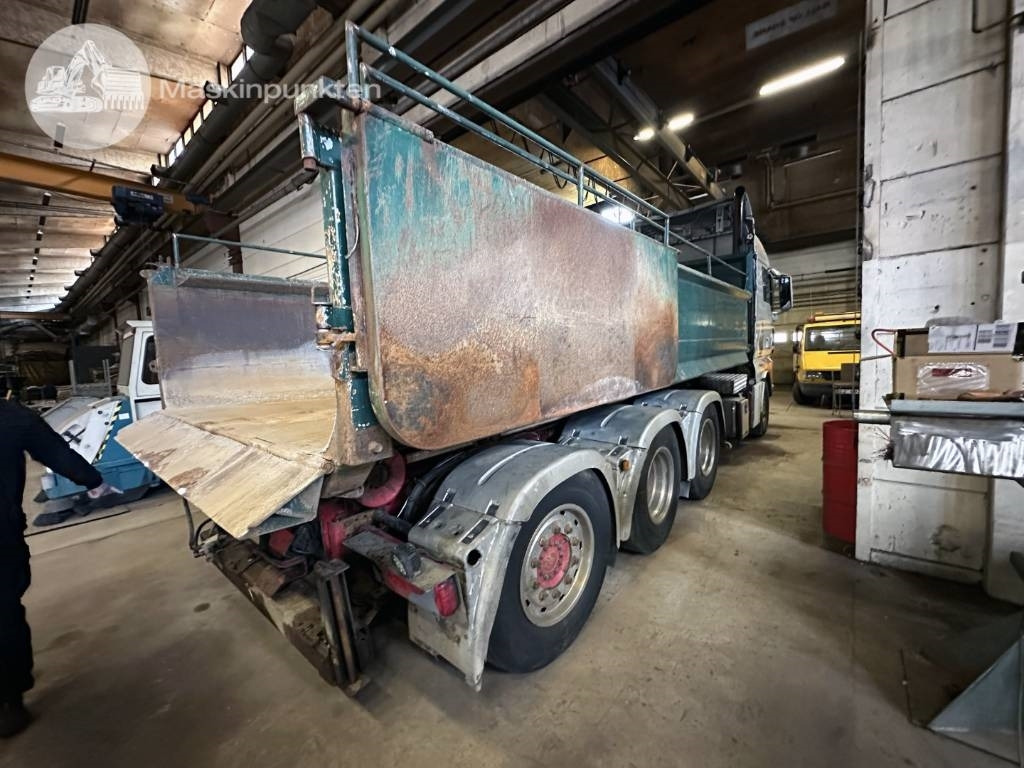 MAN TGX 35.540 - Hákový nosič kontejnerů: obrázek 3 MAN TGX 35.540 - Hákový nosič kontejnerů: obrázek 3