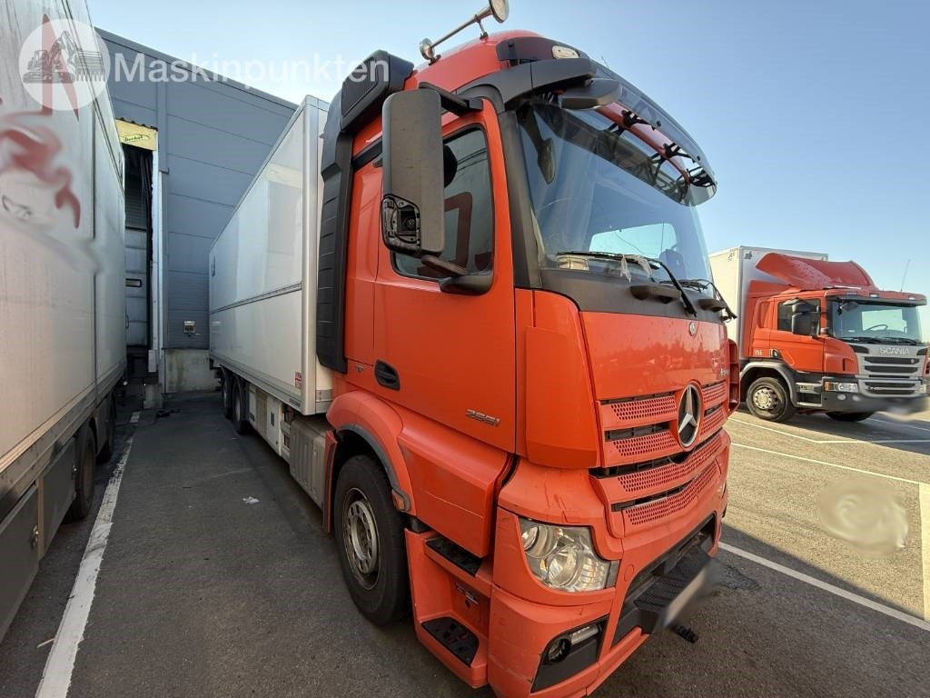 Mercedes-Benz Actros 2551 - Chladírenský nákladní automobil: obrázek 3 Mercedes-Benz Actros 2551 - Chladírenský nákladní automobil: obrázek 3