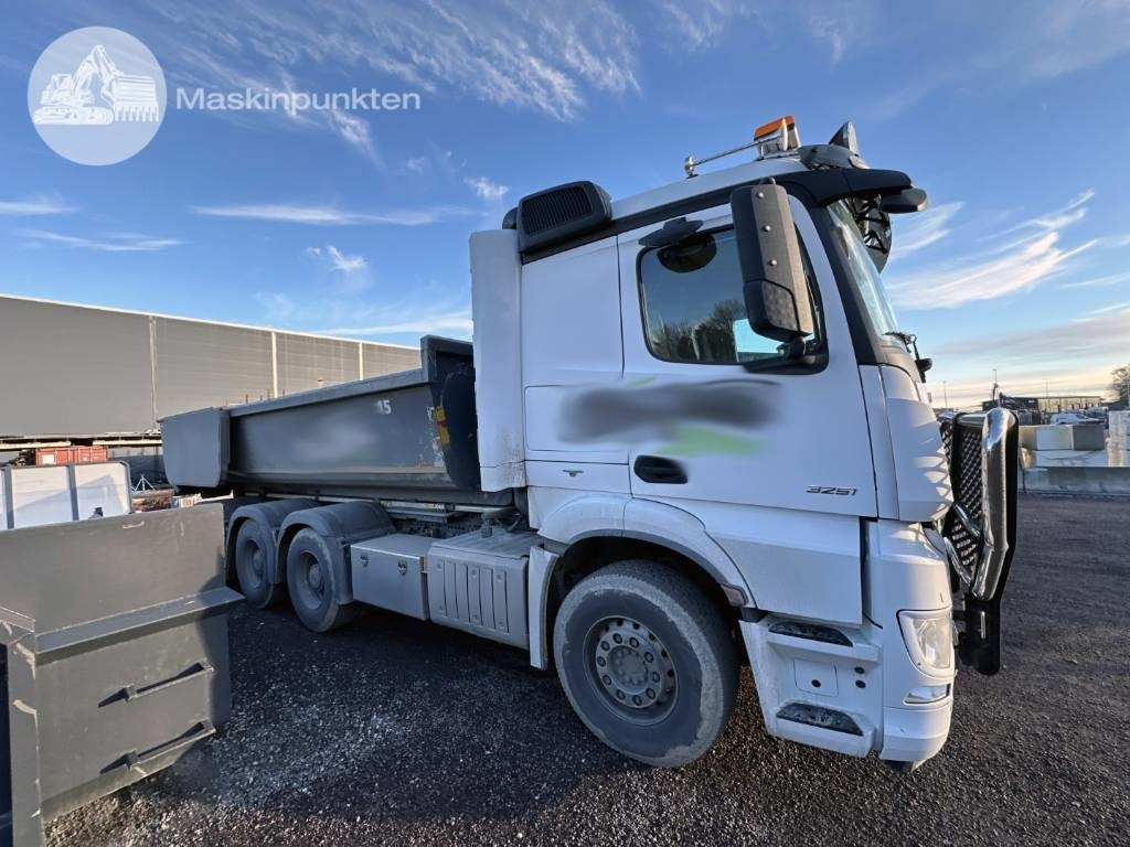 Mercedes-Benz Arocs 3251 - Hákový nosič kontejnerů: obrázek 2 Mercedes-Benz Arocs 3251 - Hákový nosič kontejnerů: obrázek 2