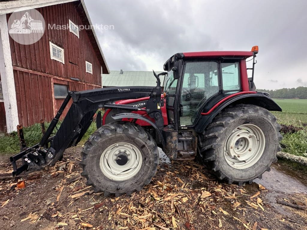 Valtra N 121 - Traktor: obrázek 1 Valtra N 121 - Traktor: obrázek 1