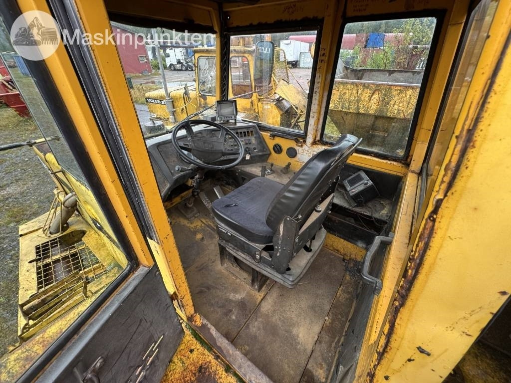 Kloubový sklápěč Volvo BM A 20: obrázek 47