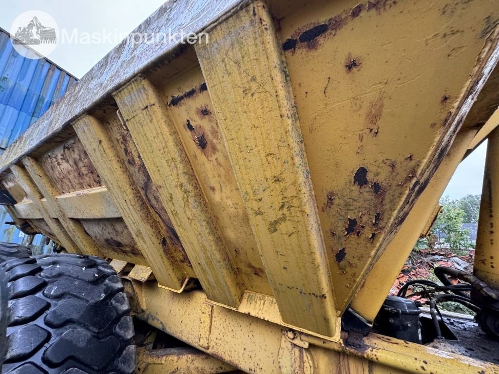 Kloubový sklápěč Volvo BM A 20: obrázek 32