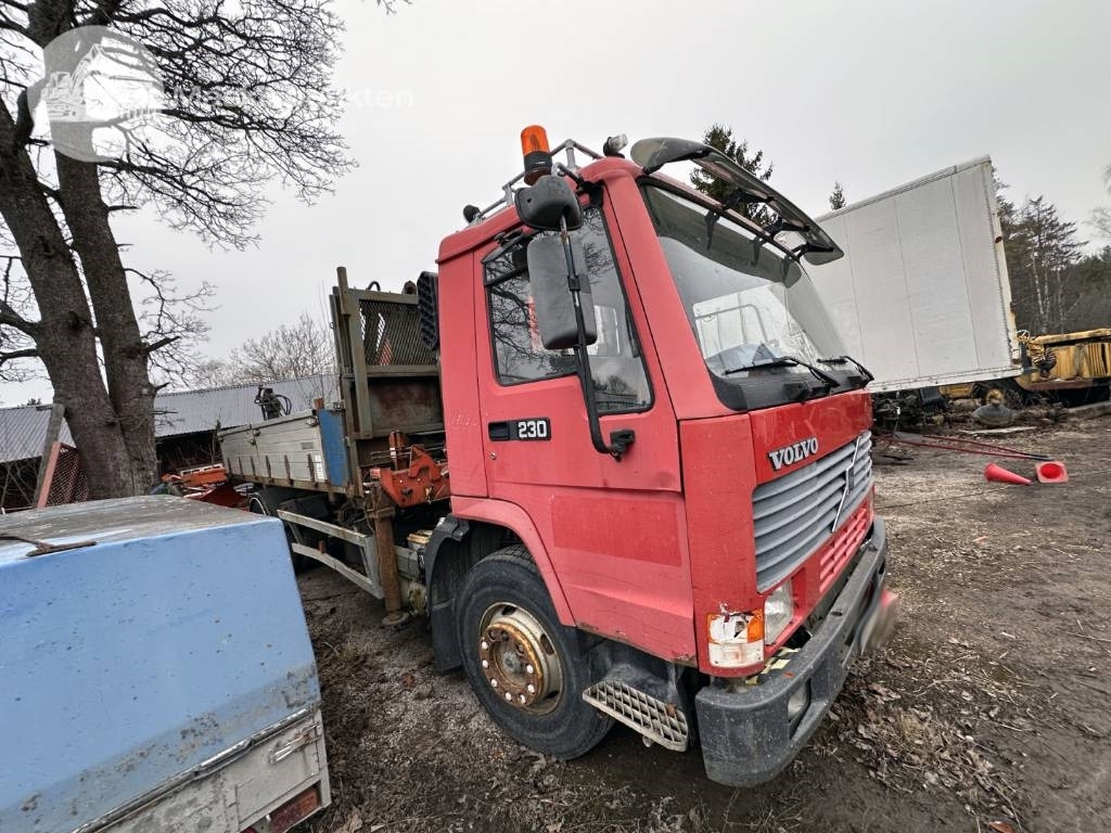 Volvo FL7 - Auto s hydraulickou rukou: obrázek 1 Volvo FL7 - Auto s hydraulickou rukou: obrázek 1