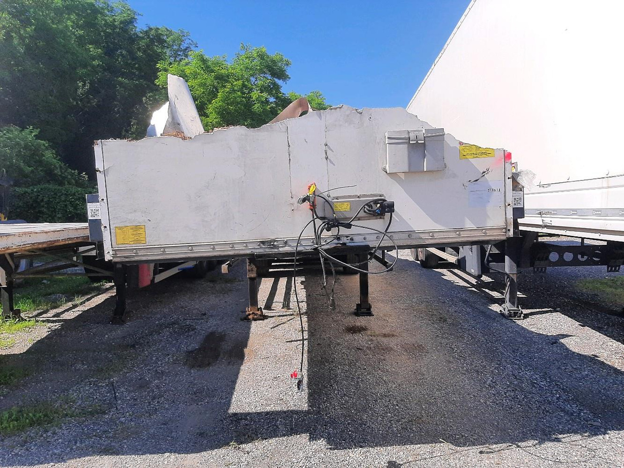 FRUEHAUF 3 ESSIEUX R580 - Návěs valník/ Plato: obrázek 2 FRUEHAUF 3 ESSIEUX R580 - Návěs valník/ Plato: obrázek 2