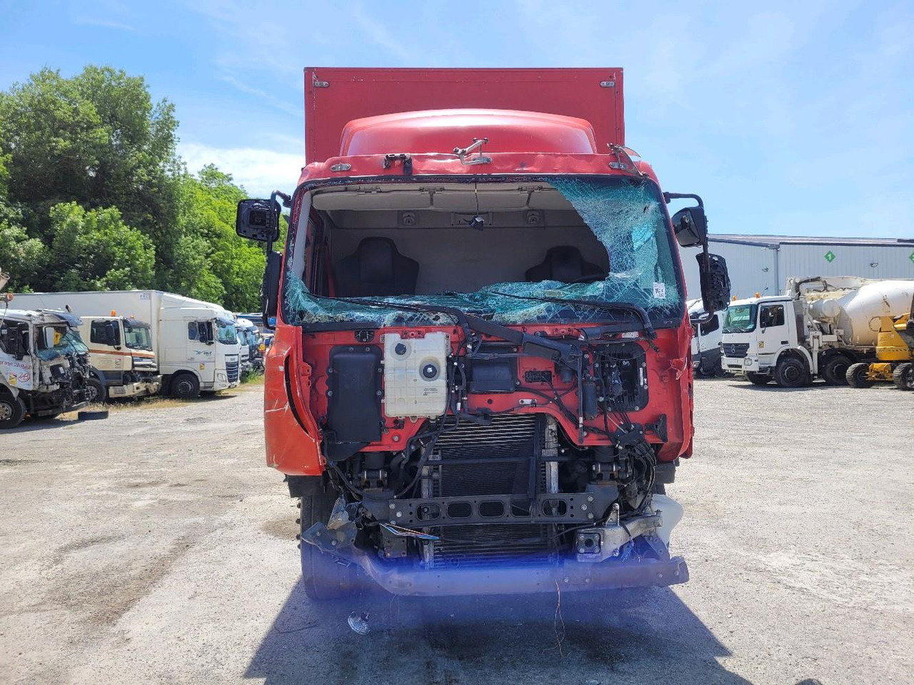 RENAULT D19 WIDE - Skříňový nákladní auto: obrázek 2 RENAULT D19 WIDE - Skříňový nákladní auto: obrázek 2