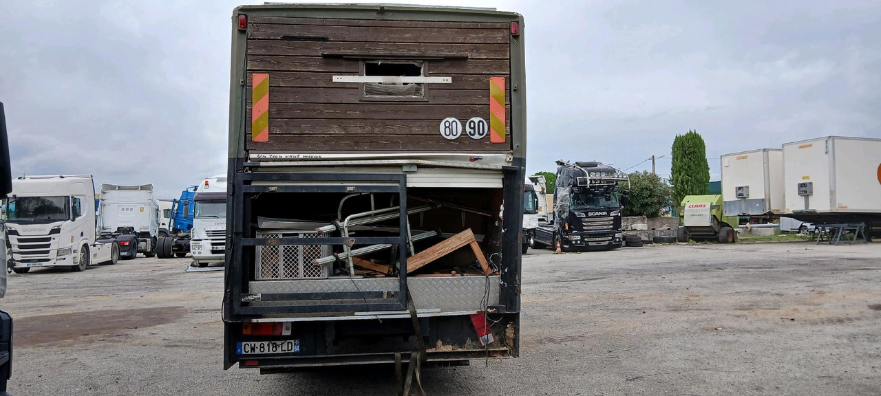 RENAULT M180 PORTEUR BETAILLERE - Auto na přepravu koní: obrázek 5 RENAULT M180 PORTEUR BETAILLERE - Auto na přepravu koní: obrázek 5