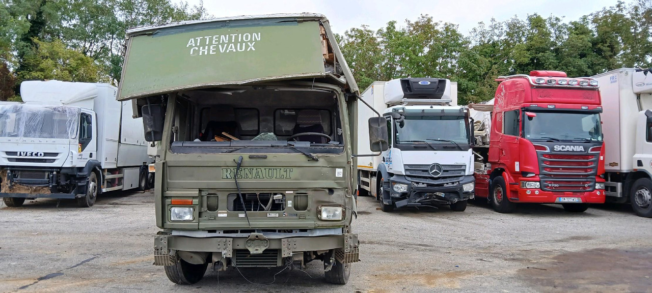 RENAULT M180 PORTEUR BETAILLERE - Auto na přepravu koní: obrázek 2 RENAULT M180 PORTEUR BETAILLERE - Auto na přepravu koní: obrázek 2
