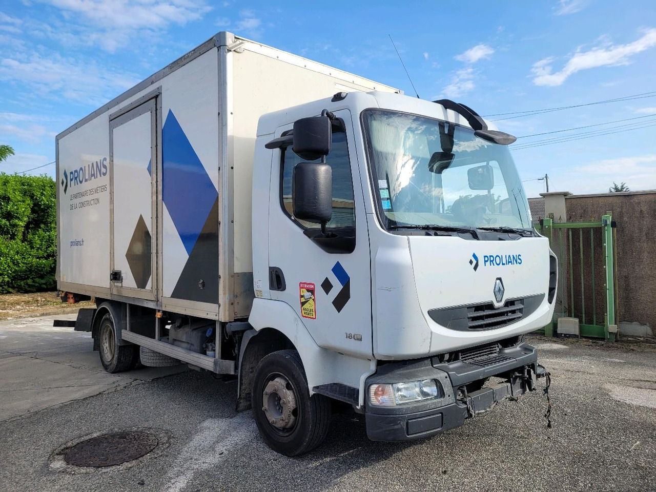 RENAULT MIDLUM 180 DXL - Skříňový nákladní auto: obrázek 1 RENAULT MIDLUM 180 DXL - Skříňový nákladní auto: obrázek 1