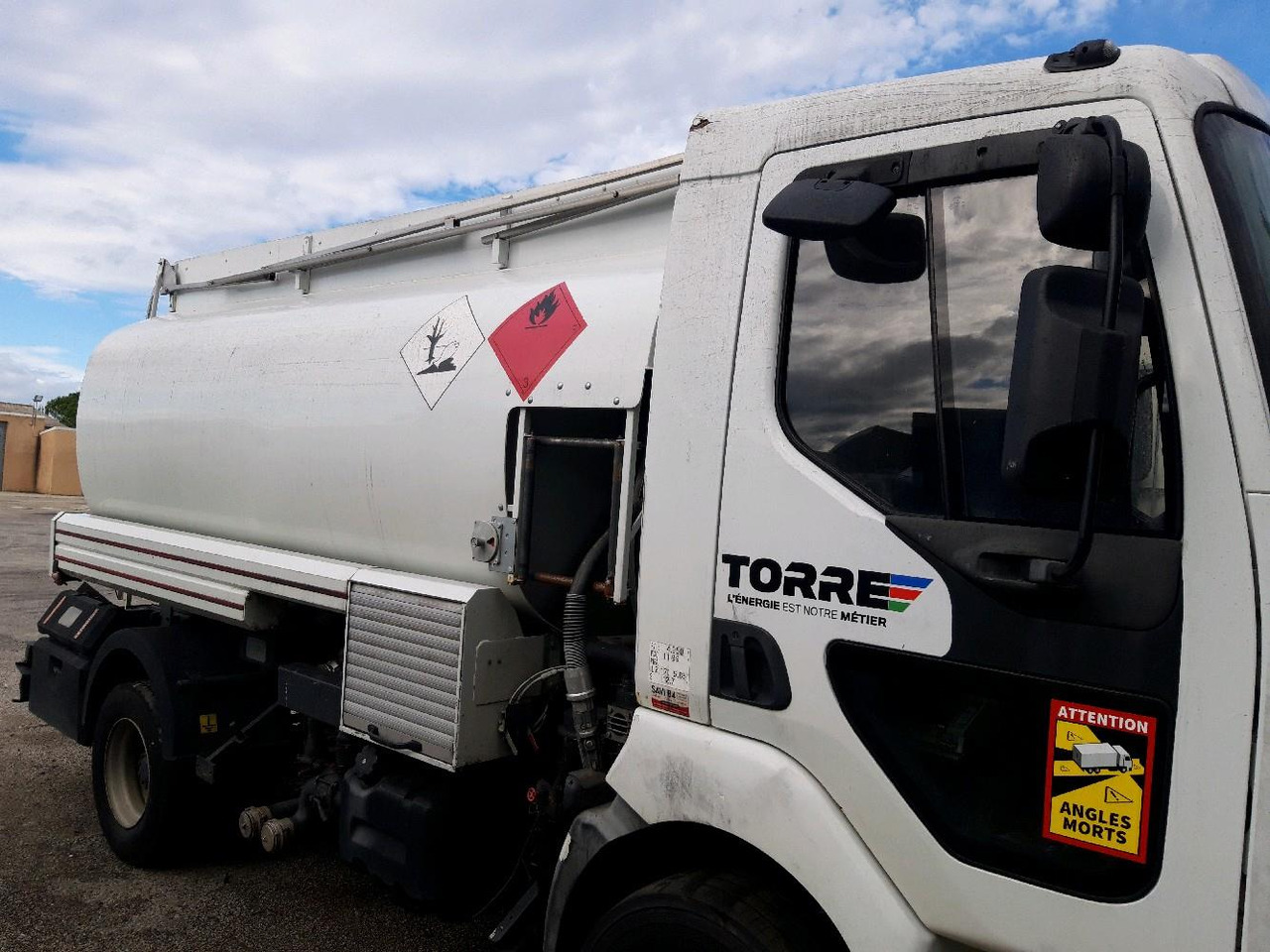 RENAULT MIDLUM CITERNE 7500 - Cisternové vozidlo: obrázek 3 RENAULT MIDLUM CITERNE 7500 - Cisternové vozidlo: obrázek 3