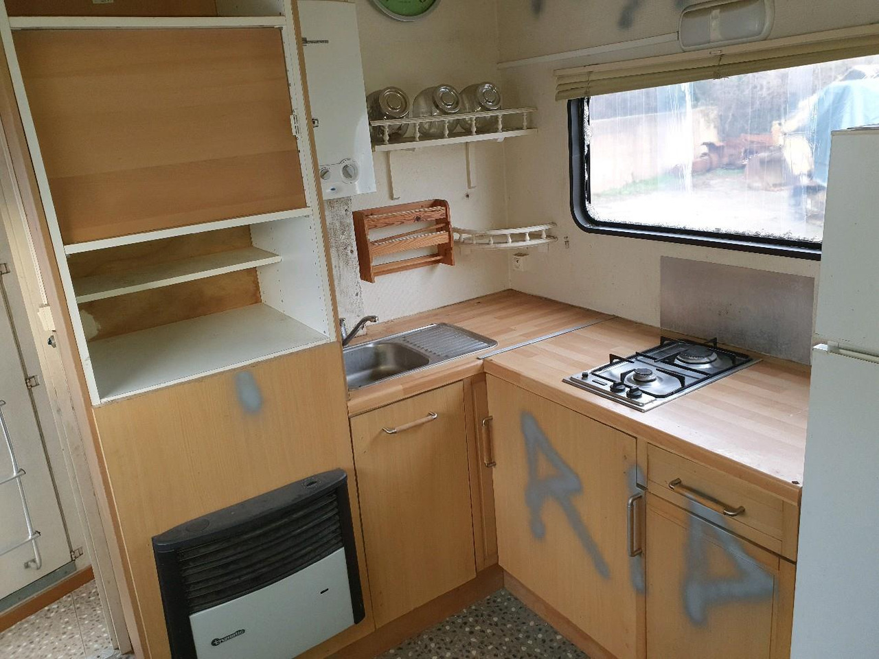 Návěs na přepravu koní SAMRO SEMI REMORQUE HAB / VAN: obrázek 13
