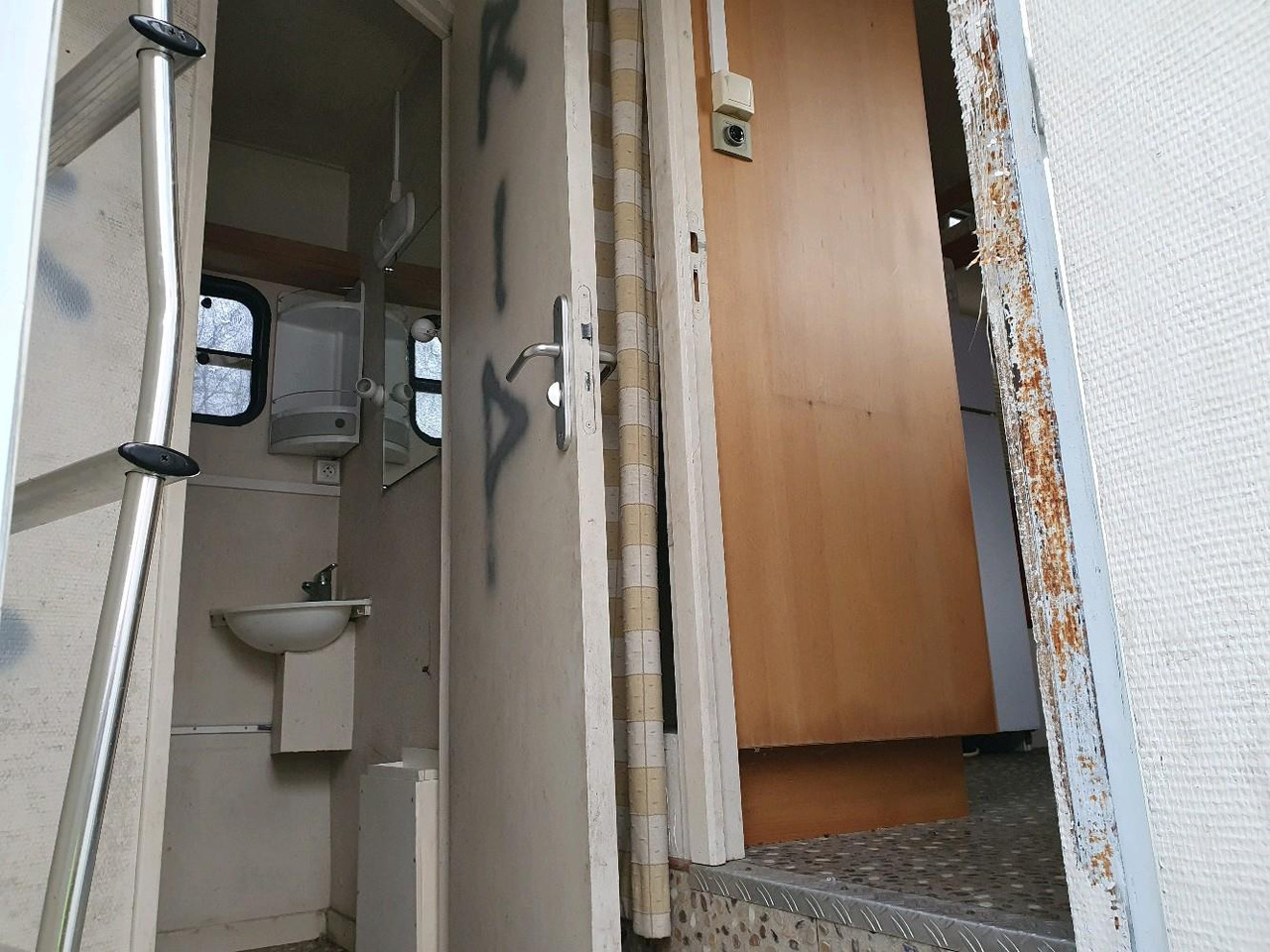 Návěs na přepravu koní SAMRO SEMI REMORQUE HAB / VAN: obrázek 10