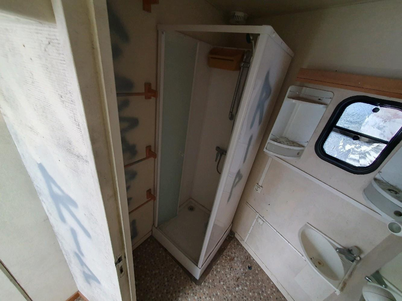 Návěs na přepravu koní SAMRO SEMI REMORQUE HAB / VAN: obrázek 11