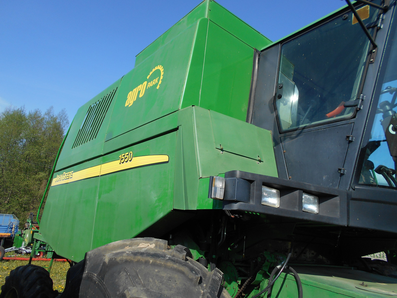 John Deere 1550 - Sklízecí mlátička: obrázek 3 John Deere 1550 - Sklízecí mlátička: obrázek 3