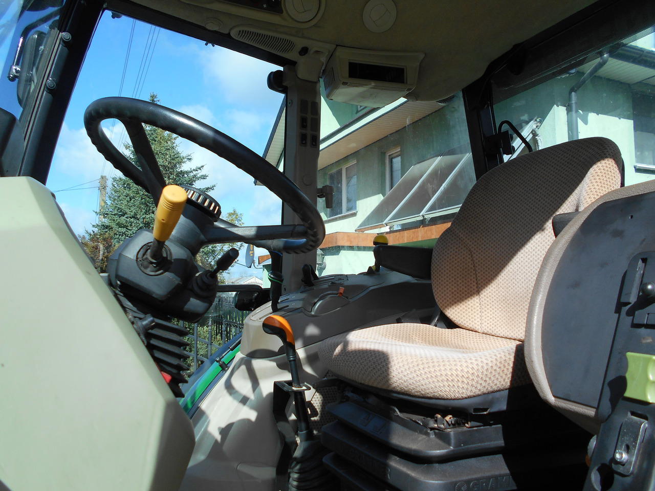 John Deere 5115M - Traktor: obrázek 5 John Deere 5115M - Traktor: obrázek 5