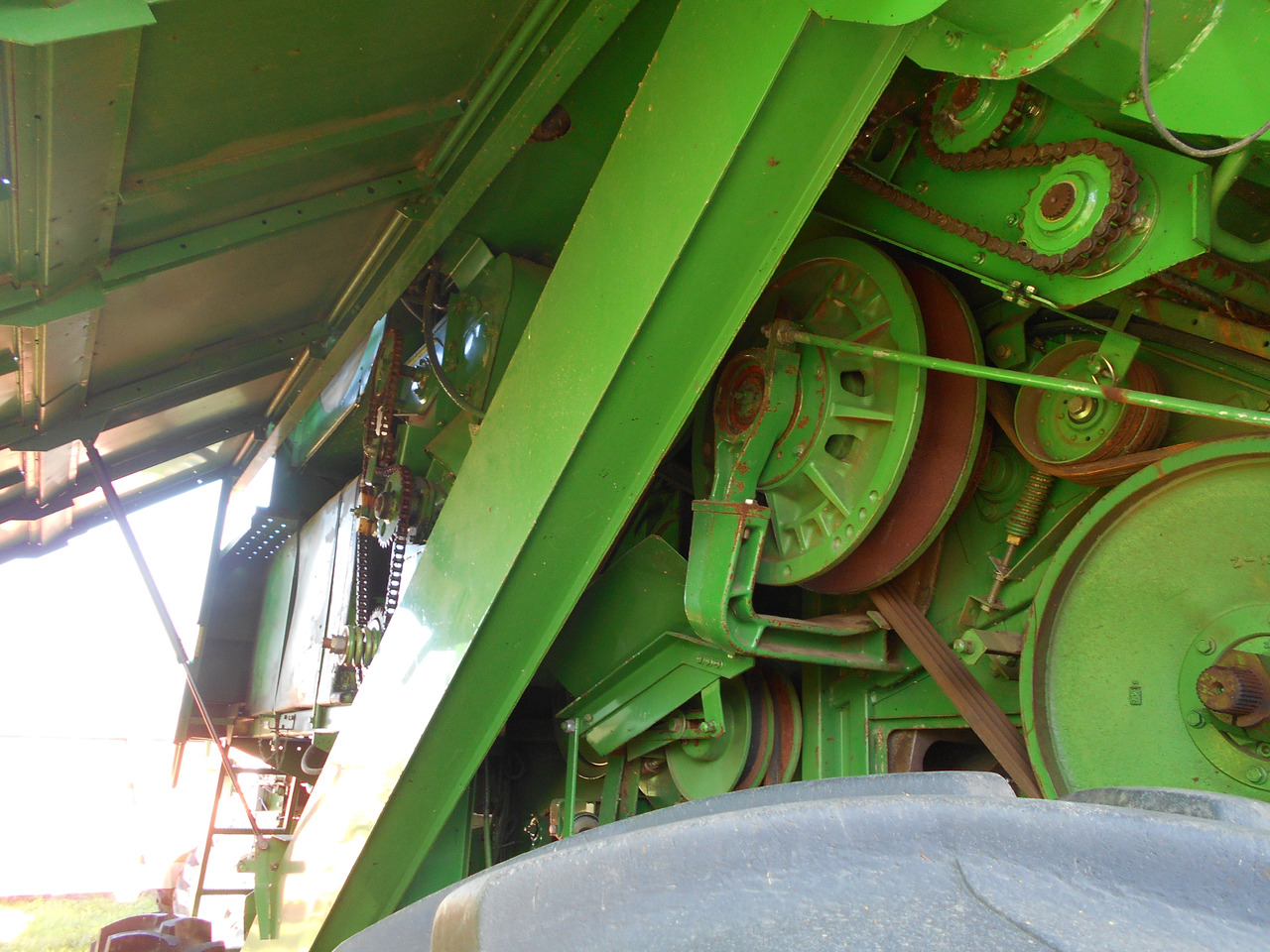 Sklízecí mlátička Kombajn do zboża John deer 2258: obrázek 8