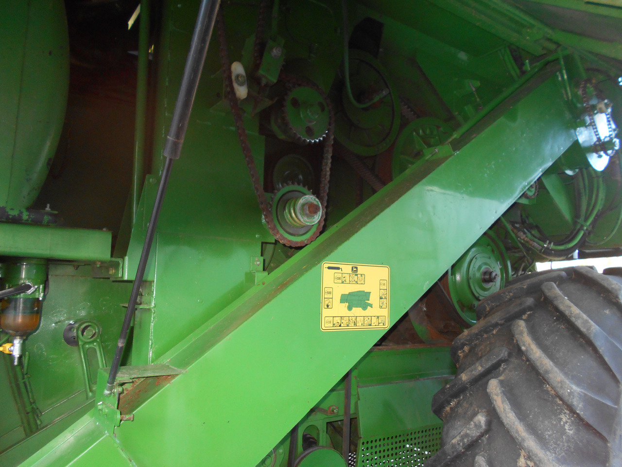 Sklízecí mlátička Kombajn do zboża John deer 2258: obrázek 6