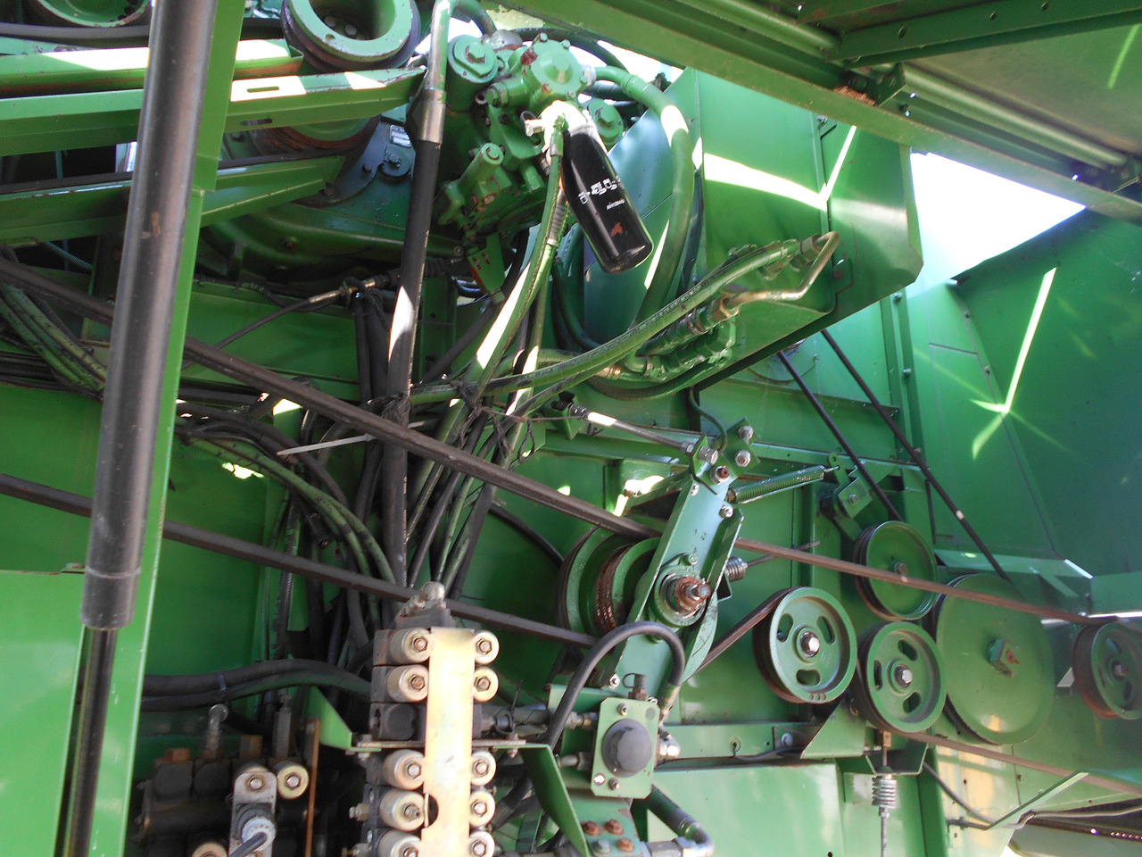 Sklízecí mlátička Kombajn do zboża John deer 2258: obrázek 10