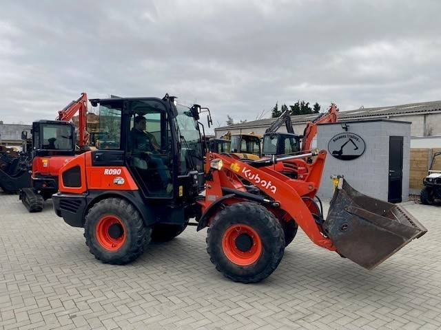 Kubota R 090 - Kolový nakladač: obrázek 4 Kubota R 090 - Kolový nakladač: obrázek 4