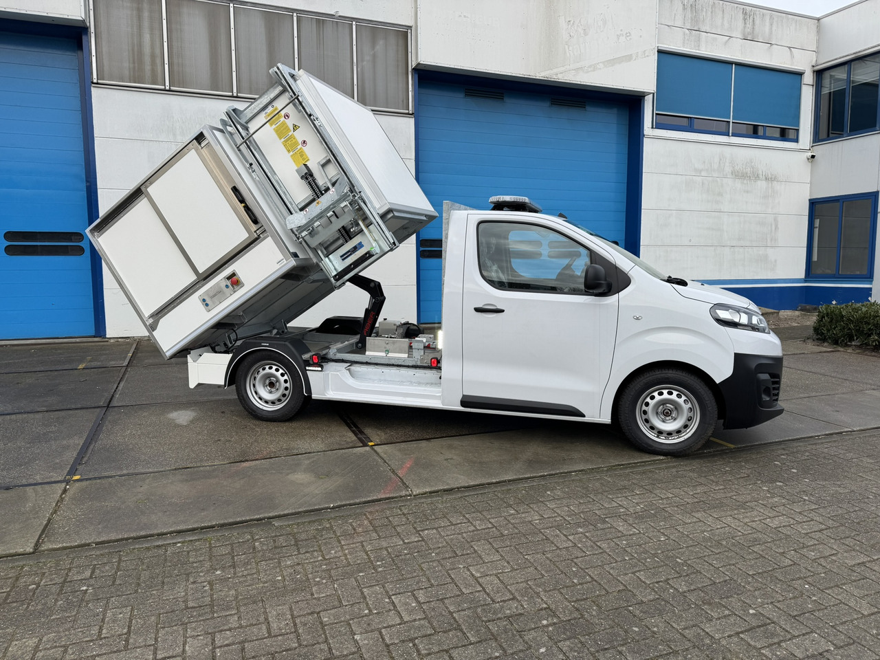 Citroen E-Jumpy veegvuil zijbelader seitenlader mullfahrzeug - Dodávka sklápěč, Elektrická dodávka: obrázek 1 Citroen E-Jumpy veegvuil zijbelader seitenlader mullfahrzeug - Dodávka sklápěč, Elektrická dodávka: obrázek 1