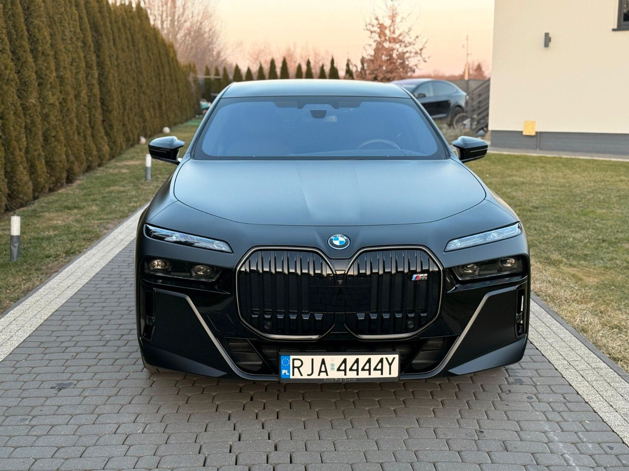 BMW M760 Baureihe 7 Lim M760 e xDrive - Sedan: obrázek 2 BMW M760 Baureihe 7 Lim M760 e xDrive - Sedan: obrázek 2