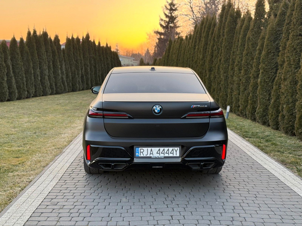 BMW M760 Baureihe 7 Lim M760 e xDrive - Sedan: obrázek 5 BMW M760 Baureihe 7 Lim M760 e xDrive - Sedan: obrázek 5