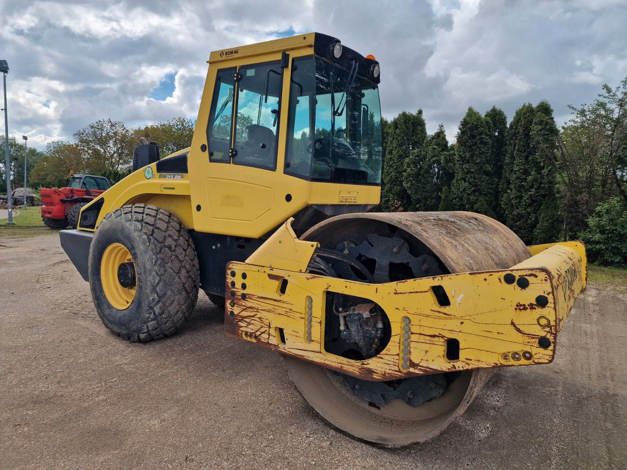 BOMAG Bw 213 DH-4 - Kompaktor: obrázek 2 BOMAG Bw 213 DH-4 - Kompaktor: obrázek 2