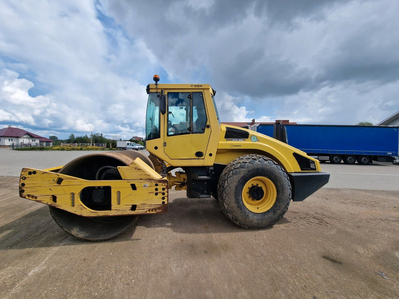 BOMAG Bw 213 DH-4 - Kompaktor: obrázek 4 BOMAG Bw 213 DH-4 - Kompaktor: obrázek 4
