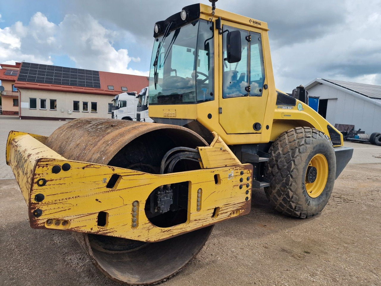 BOMAG Bw 213 DH-4 - Kompaktor: obrázek 1 BOMAG Bw 213 DH-4 - Kompaktor: obrázek 1