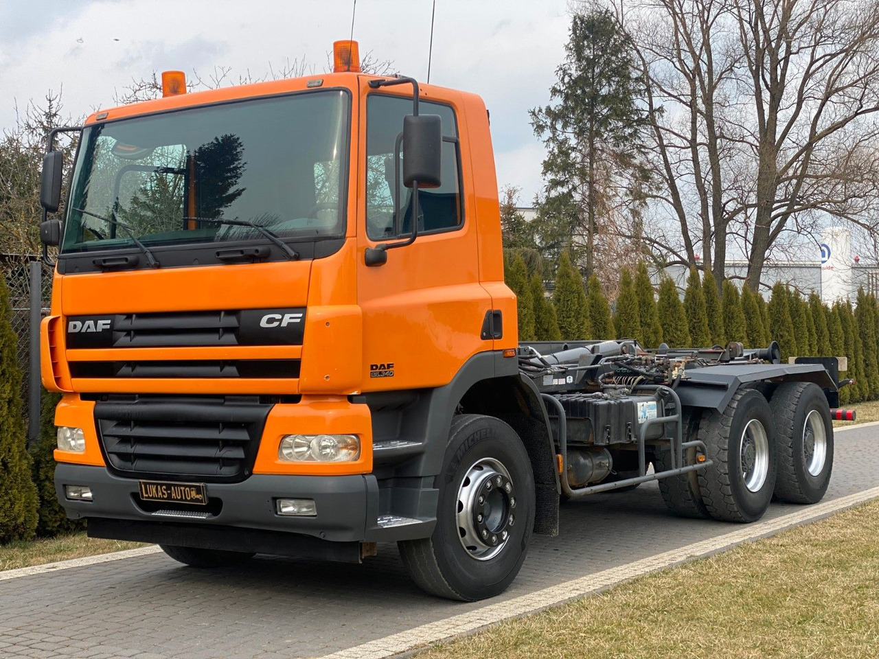 DAF CF 85.340 6X4 MANUAL GEARBOX - Hákový nosič kontejnerů: obrázek 1 DAF CF 85.340 6X4 MANUAL GEARBOX - Hákový nosič kontejnerů: obrázek 1