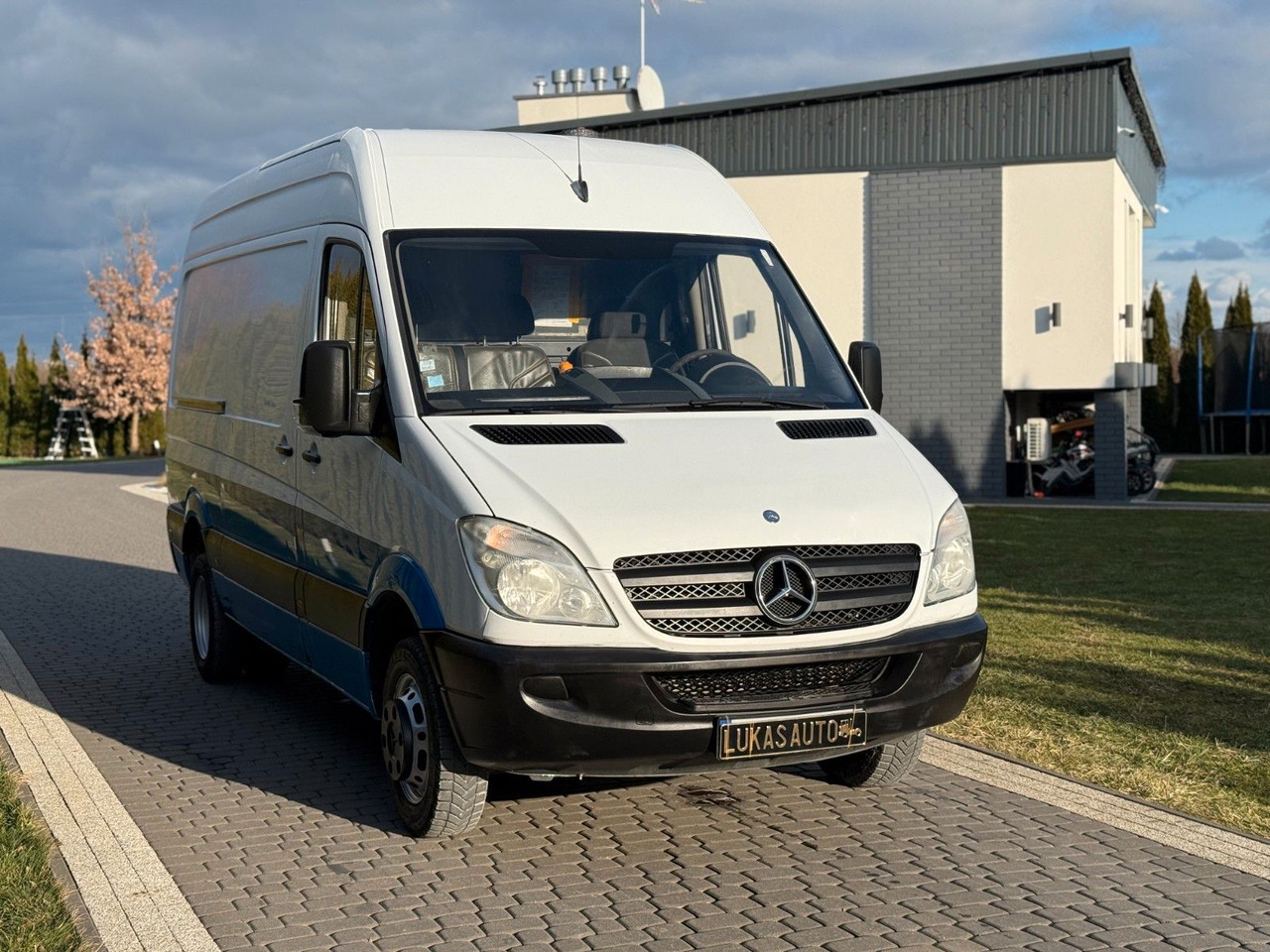 Mercedes-Benz SPRINTER 516 3,5 T FURGON - Furgon: obrázek 3 Mercedes-Benz SPRINTER 516 3,5 T FURGON - Furgon: obrázek 3