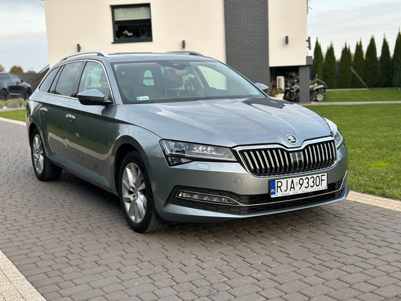 Skoda Superb 2.0 TDI SCR 147kW DSG STYLE COMBI - Osobní auto: obrázek 3 Skoda Superb 2.0 TDI SCR 147kW DSG STYLE COMBI - Osobní auto: obrázek 3
