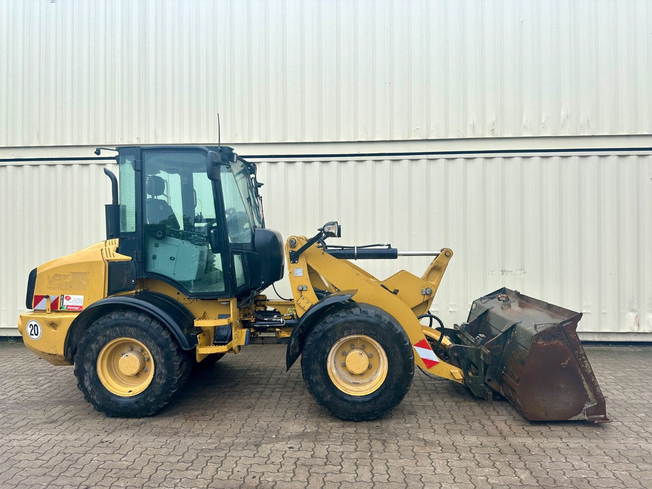 CAT 908H2 / Deutsche Maschine / Schaufel + Gabel - Kolový nakladač: obrázek 1 CAT 908H2 / Deutsche Maschine / Schaufel + Gabel - Kolový nakladač: obrázek 1