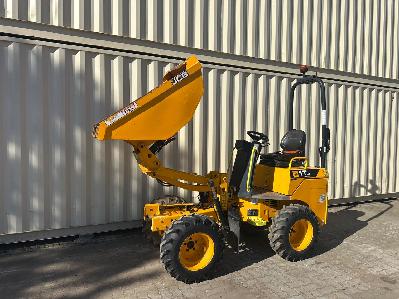 JCB 1T-2 High Tip Dumper, 440 Bh, 1.000 KG - Mini-sklápěčka: obrázek 2 JCB 1T-2 High Tip Dumper, 440 Bh, 1.000 KG - Mini-sklápěčka: obrázek 2