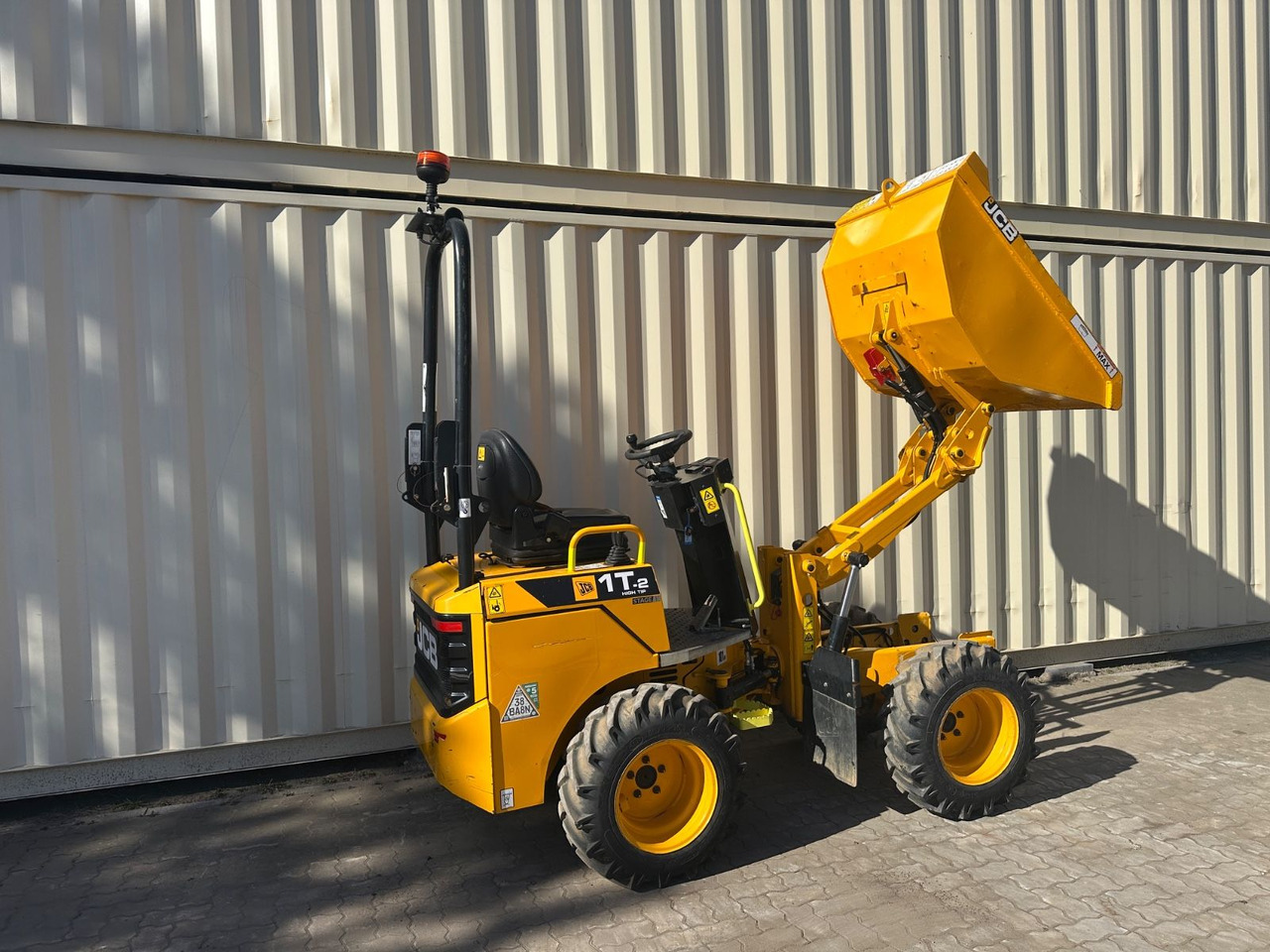 JCB 1T-2 High Tip Dumper, 440 Bh, 1.000 KG - Mini-sklápěčka: obrázek 4 JCB 1T-2 High Tip Dumper, 440 Bh, 1.000 KG - Mini-sklápěčka: obrázek 4