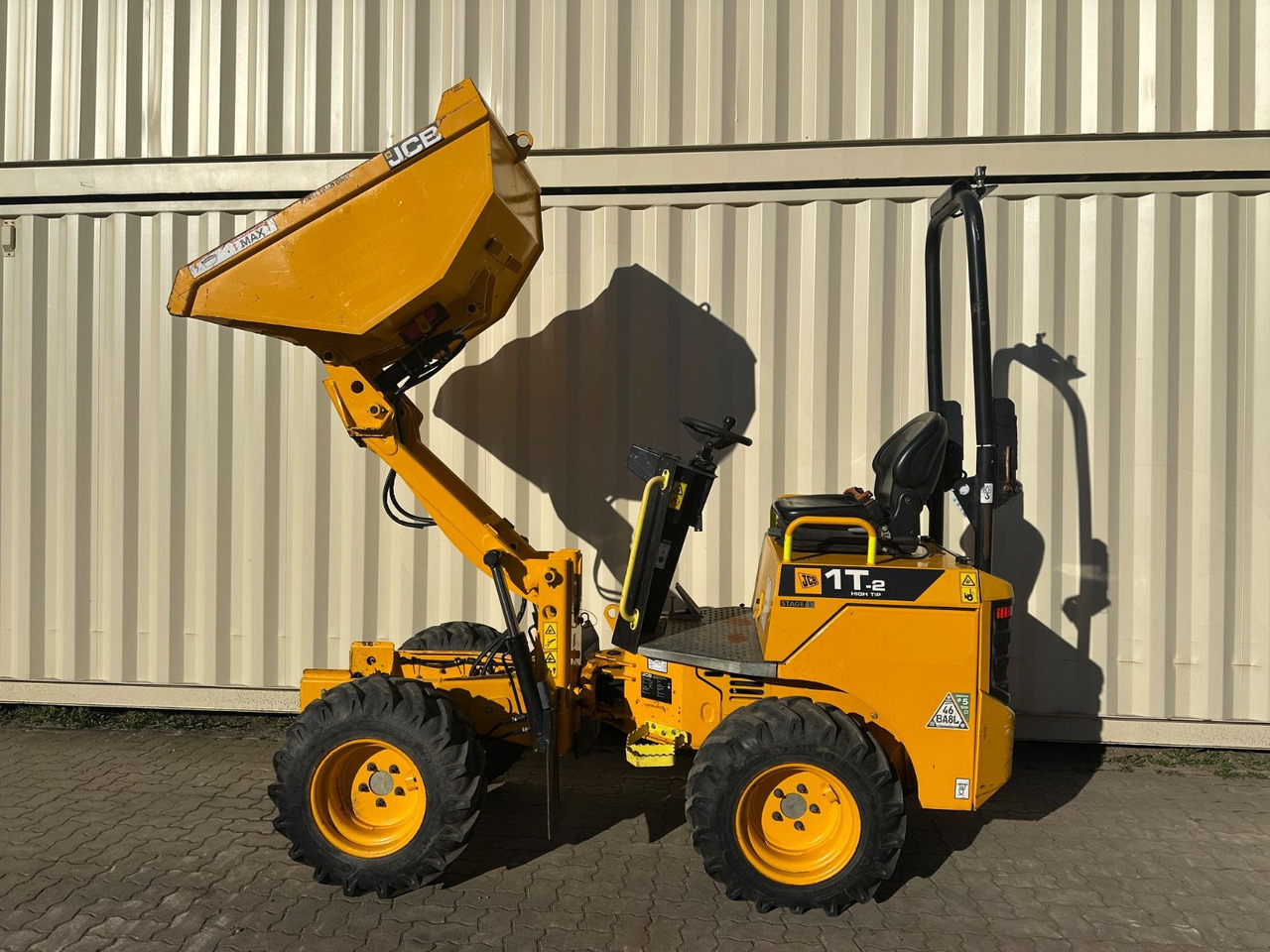 JCB 1T-2 High Tip Dumper, 632 Bh, 1.000 KG - Mini-sklápěčka: obrázek 2 JCB 1T-2 High Tip Dumper, 632 Bh, 1.000 KG - Mini-sklápěčka: obrázek 2